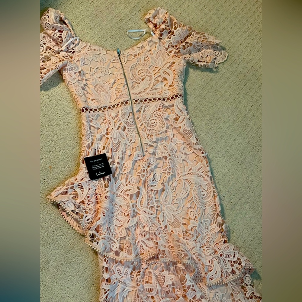 Lulus with tags never worn beautiful peach lace dress size medium